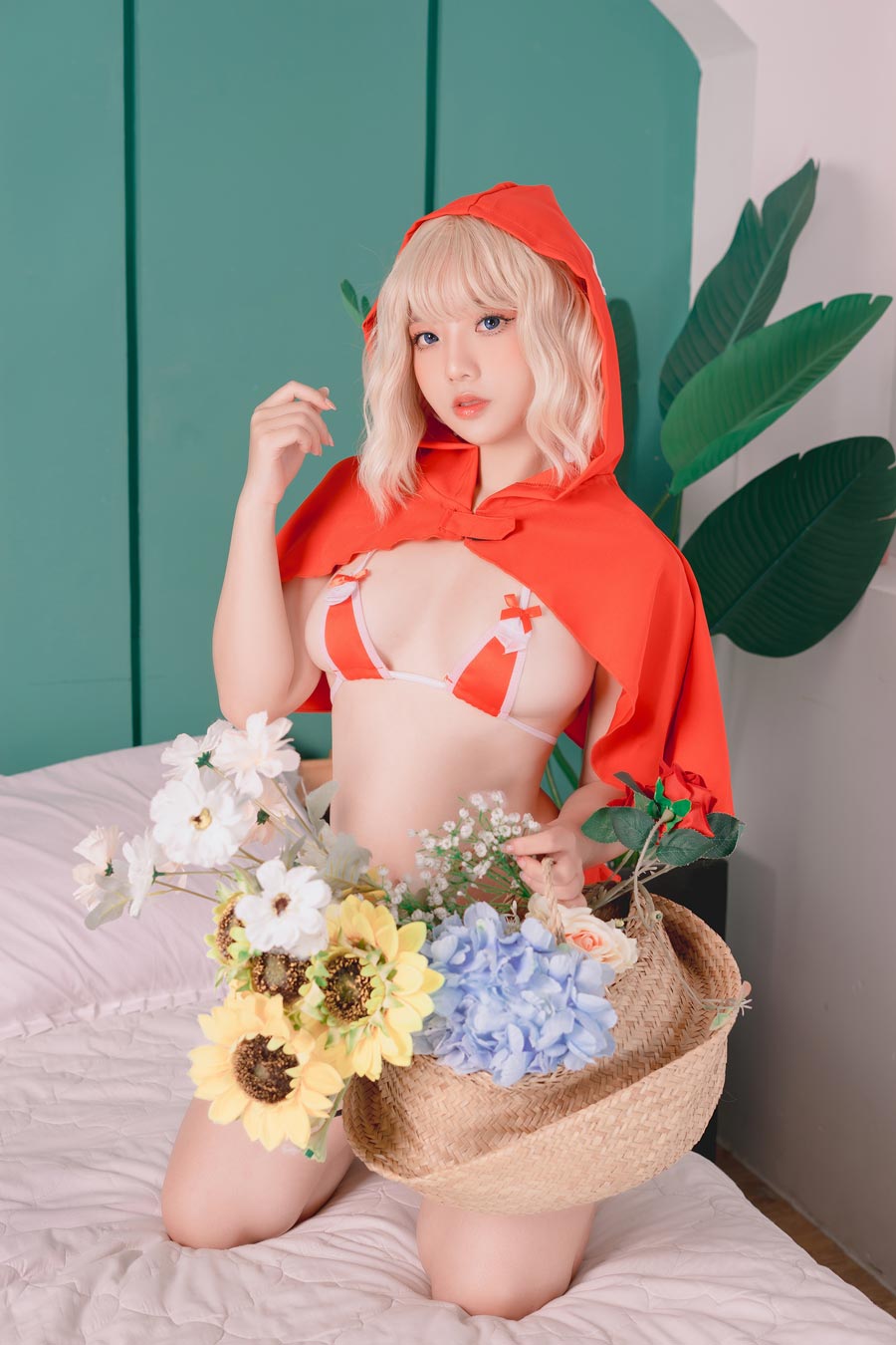 Messie Huang Red Hood [60P-158MB]