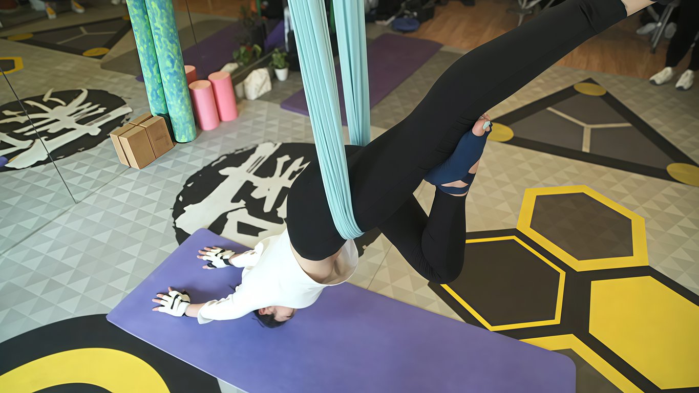 唐艺昕近距离拍摄瑜伽紧身高清视频[2v-3.95G-1080P]