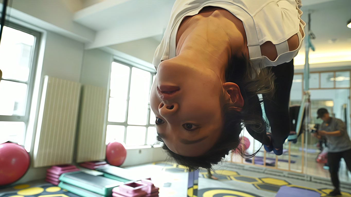 唐艺昕近距离拍摄瑜伽紧身高清视频[2v-3.95G-1080P]