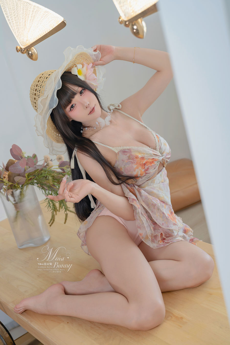 咬一口兔娘(Yiko湿润兔) 粉红假日 [97P3V-2.17GB]